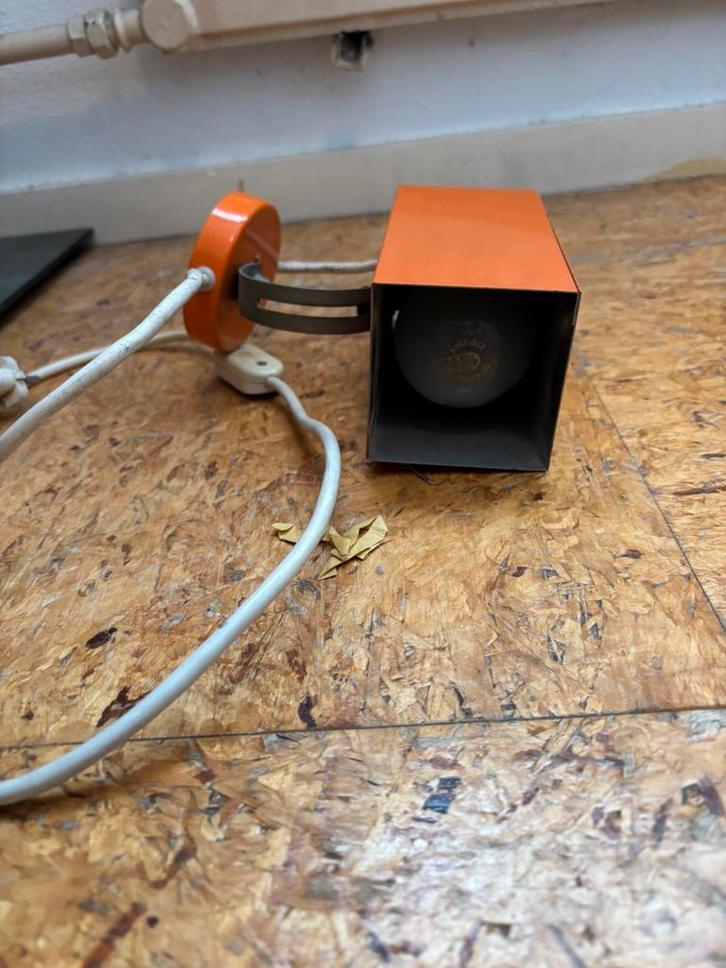 Retro oranje lamp – kleurrijk en uniek!, Doe-het-zelf en Verbouw, Verwarming en Radiatoren, Zo goed als nieuw, Radiator, 80 cm of meer