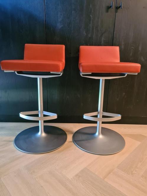 Rolf Benz leren barkrukken (2x), Huis en Inrichting, Barkrukken, Zo goed als nieuw, 60 tot 90 cm, Leer, 2 krukken, Met voetsteun