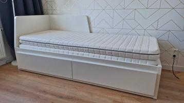 Uitschuifbaar bed met opberglades incl matrassen - ZGAN
