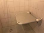 Douchestoel, opklapbaar. En 4 stalen wandbeugels., Minder dan 50 cm, Overige typen, Ophalen of Verzenden, Zo goed als nieuw
