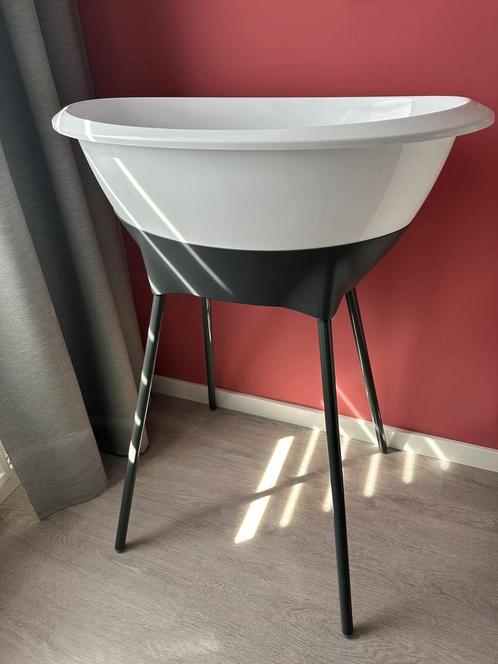 Babybadje van Luma met badstandaard, Kinderen en Baby's, Badjes en Verzorging, Zo goed als nieuw, Badje, Overige merken, Standaard