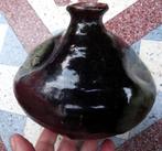 Bruin zwart iets grijs keramiek buik vaasje met 2 deuken, Huis en Inrichting, Woonaccessoires | Vazen, Gebruikt, Overige kleuren