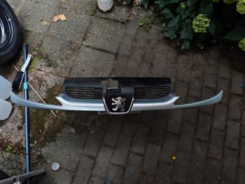 Peugeot 206 Voorgrille + Embleem Grijs beschikbaar voor biedingen