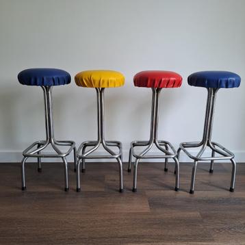 Set van 4 Vintage Barkrukken – Memphis stijl beschikbaar voor biedingen