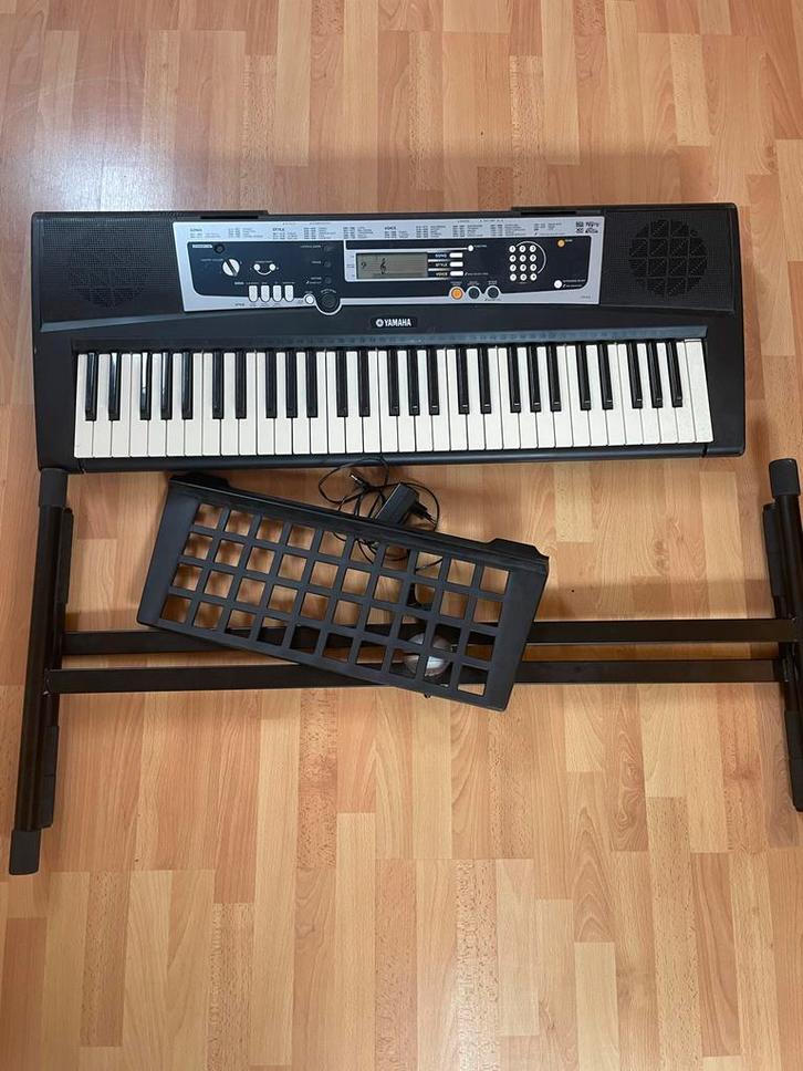 Yamaha Keyboard met Standaard, Muziek en Instrumenten, Keyboards, Gebruikt, 61 toetsen, Yamaha, Aanslaggevoelig, Ophalen