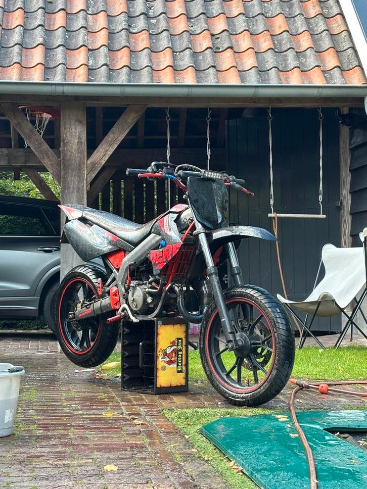 Derbi senda xtreme sm 50cc, Fietsen en Brommers, Brommers | Derbi, Zo goed als nieuw, Ophalen