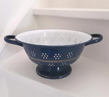 ZGAN  Vintage emaille petrol blauwe vergiet met gouden bies beschikbaar voor biedingen