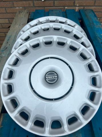 Wieldoppen Volvo 16 inch, 4 stuks beschikbaar voor biedingen