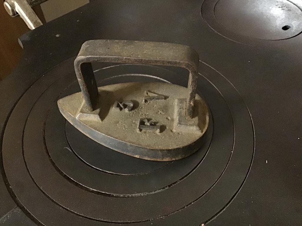 Vintage gietijzeren strijkijzer strijkbout, Ophalen of Verzenden