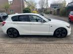 BMW 1-Serie 116i 200PK 5D 2014 Wit, Auto's, BMW, 1-Serie, Achterwielaandrijving, 4 cilinders, Leder en Stof