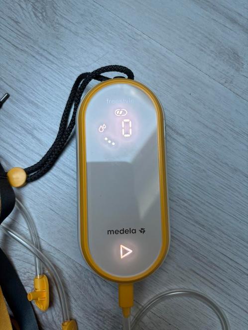 Medela borstkolf freestyle, Kinderen en Baby's, Babyvoeding en Toebehoren, Zo goed als nieuw, Borstkolf, Ophalen of Verzenden