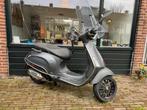 Vespa mat grijs windscherm 40.000 KM gereden, Fietsen en Brommers, Scooters | Vespa, Ophalen, Benzine