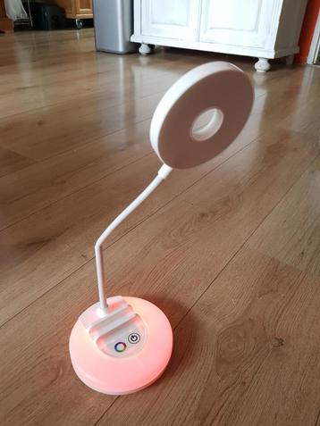 Lamp, light & charging station  beschikbaar voor biedingen