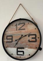 Stoere wandklok met touwophanging, industrieel & warm, Ophalen, Zo goed als nieuw, Analoog, Wandklok