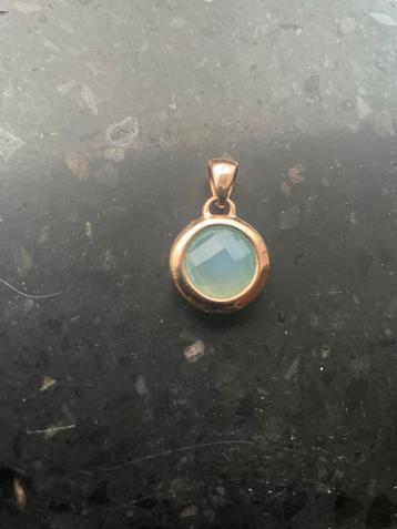 Kettinghanger met blauwe steen beschikbaar voor biedingen