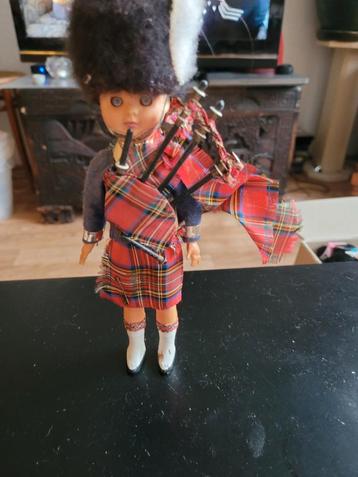 Schotse  doedelzakspeler beschikbaar voor biedingen