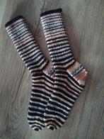 Prachtige nieuwe handgebreide warme dikke sokken maat 38/40, Kleding | Dames, Sokken en Kousen, Ophalen of Verzenden, Nieuw, Sokken en Kniesokken
