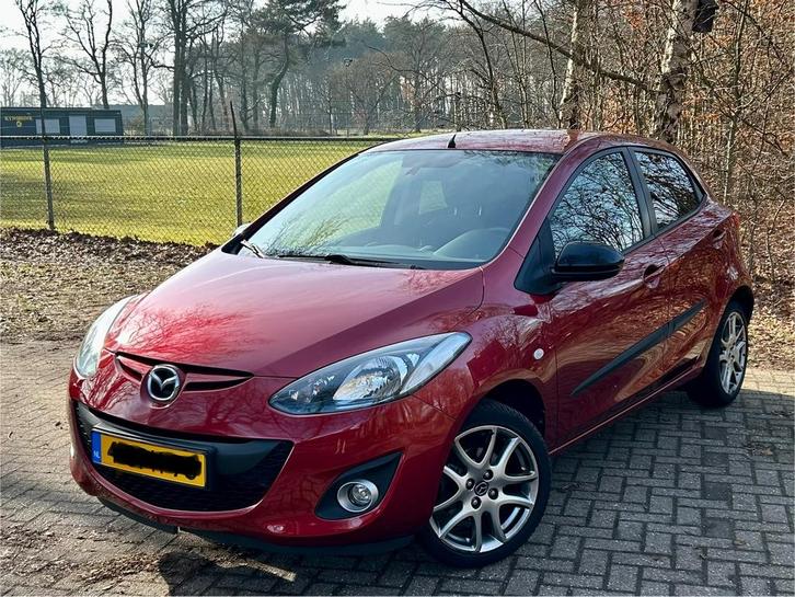 Mazda 2 RECENTE GROTE BEURT en APK, Auto's, Mazda, Particulier, Benzine, B, Hatchback, Handgeschakeld, Origineel Nederlands, Rood