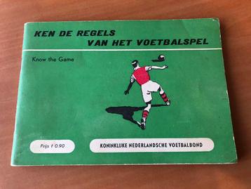 Boekje KEN DE REGELS VAN HET VOETBALSPEL - KNVB - jaren ‘50 beschikbaar voor biedingen