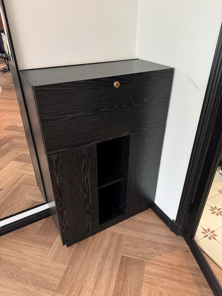 Zwart kastje met bureau, Huis en Inrichting, Kasten | Dressoirs, Gebruikt, Minder dan 50 cm, 25 tot 50 cm, Met deur(en), Overige materialen