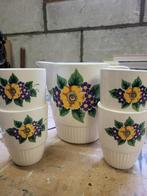 (Chocolade) melkkan, retro, 4 bekers, aardewerk, Ophalen of Verzenden, Zo goed als nieuw, Overige stijlen, Kop(pen) en/of Schotel(s)