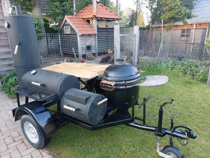 Bbq barbeque te huur smoker aanhanger kamado xl foodtruck, Tuin en Terras, Houtskoolbarbecues, Zo goed als nieuw, Ophalen