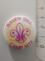 UK Scouting Raven Gill Camp Site Metal Pin Badge, Ophalen of Verzenden, Gebruikt, Embleem, Speld of Insigne