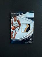 2024-25 Panini Immaculate Patch Yves Missi RookieCard, Ophalen of Verzenden, Zo goed als nieuw, Buitenlandse clubs, Poster, Plaatje of Sticker