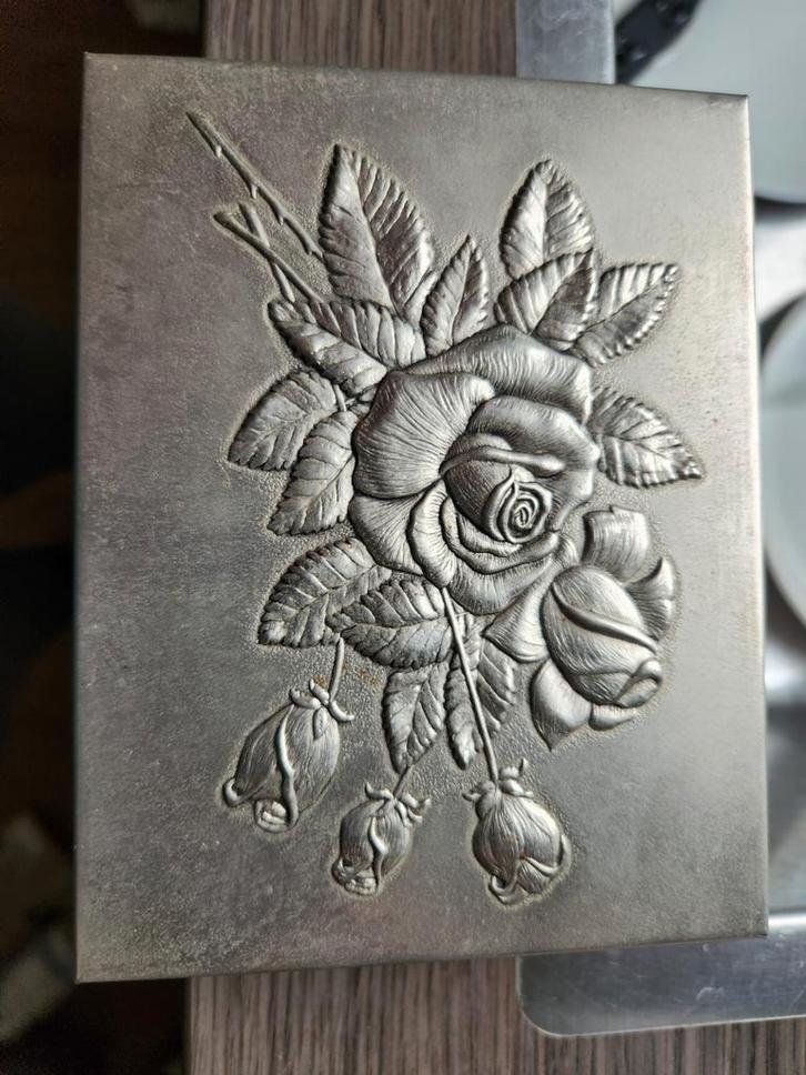 Verzilverd Sigarendoosje met Rozenmotief, Antiek en Kunst, Antiek | Woonaccessoires, Ophalen