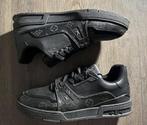 LV trainer sneakers in diverse maten (direct op te halen), Kleding | Heren, Schoenen, Ophalen of Verzenden, Nieuw, Zwart