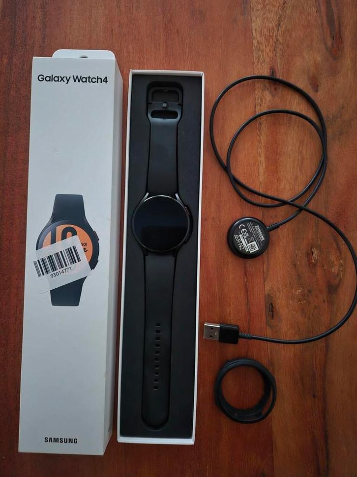 Samsung Watch 4, 44mm + Spigen Bescherming, Sieraden, Tassen en Uiterlijk, Smartwatches, Zo goed als nieuw, Android, Zwart, Afstand