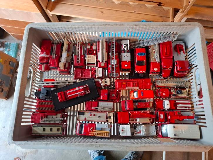 Partij brandweermodellen +/-85 stuks, Hobby en Vrije tijd, Modelauto's | 1:43, Zo goed als nieuw, Auto, Overige merken, Ophalen of Verzenden