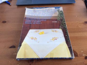 Tafelkleed om te borduren. kuikentjes. Ongebruikt. 80 x 80 beschikbaar voor biedingen