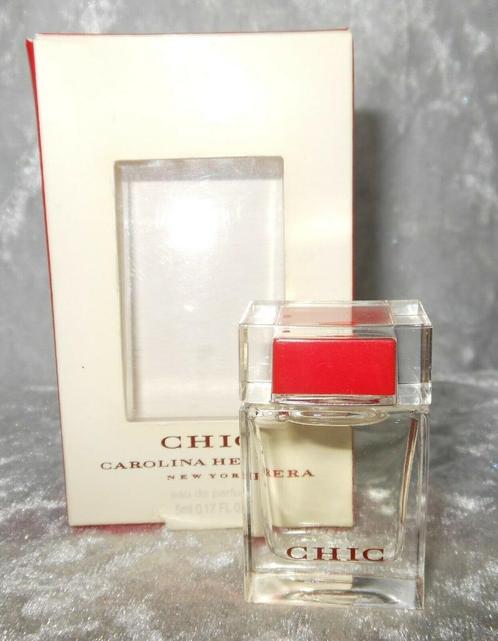 Volle parfum mini Carolina herrera Chic + Doosje, Verzamelen, Parfumverzamelingen, Zo goed als nieuw, Miniatuur, Gevuld, Ophalen of Verzenden