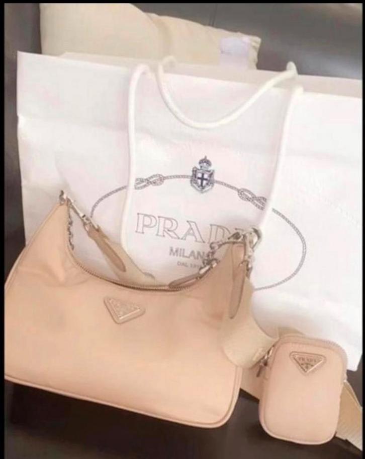 Prada Re-Edition 2005 Re-Nylon bag, Sieraden, Tassen en Uiterlijk, Tassen | Damestassen, Gebruikt, Schoudertasje, Beige, Ophalen of Verzenden