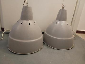 2x Industriële Hanglampen beschikbaar voor biedingen