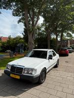Mercedes E klasse w124 1986 230e, Auto's, Mercedes-Benz, Bluetooth, Zwart, 4 cilinders, 1850 kg