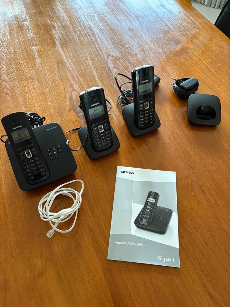Gigaset A585 Vaste Telefoon met 3 Handsets + Extra Lader, Ophalen of Verzenden, Gebruikt, 3 handsets