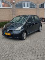 Toyota Aygo 1.0 12V Vvt-i 5DRS 2011 Zwart, Auto's, Toyota, Voorwielaandrijving, Stof, Zwart, 4 stoelen