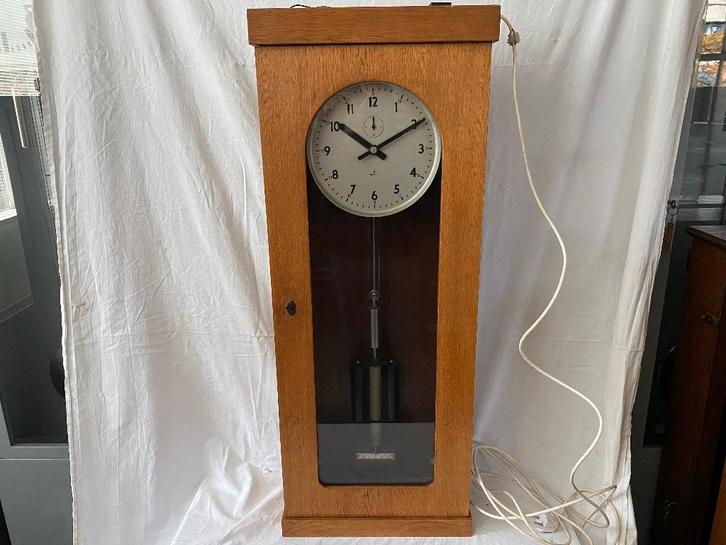 Prachtig gerestaureerde vroege elektr. Siemens moederklok, Antiek en Kunst, Antiek | Klokken, Ophalen of Verzenden