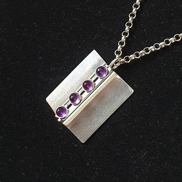 Finse zilveren design hanger met amethist van Salovaara beschikbaar voor biedingen