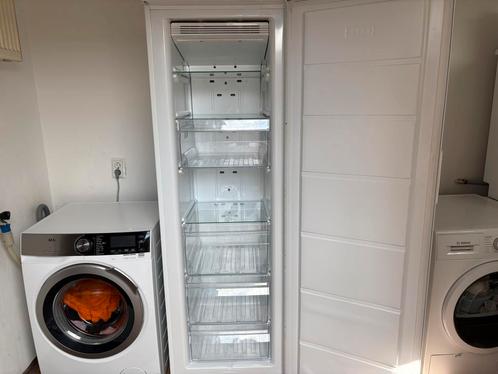In nette staat Zanussi NoFrost Vriezer Klasse A+, Witgoed en Apparatuur, Vriezers en Diepvrieskisten, Gebruikt, Vrijstaand, Vrieskast
