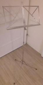 Muziekstandaard Zilverkleurig op klapbaar in hoes 45 * 20 cm, Muziek en Instrumenten, Standaards, Ophalen of Verzenden, Zo goed als nieuw