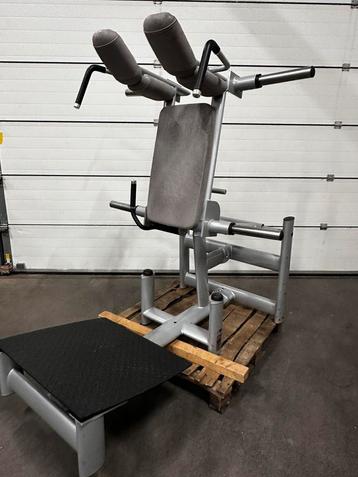 Gym 80 Sygnum Line Hack Squat beschikbaar voor biedingen