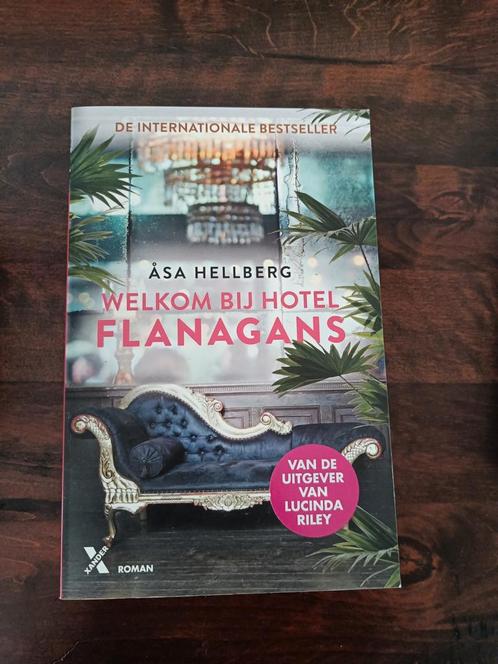 Åsa Hellberg - Welkom bij Hotel Flanagans, Boeken, Literatuur, Zo goed als nieuw, Nederland, Ophalen of Verzenden