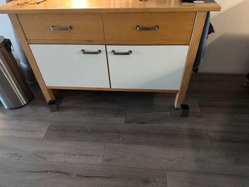 IKEA VARDE. Houten dressoir met lades en deuren. beschikbaar voor biedingen