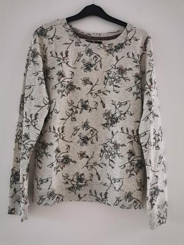 Revelation sweater mt. S  beschikbaar voor biedingen