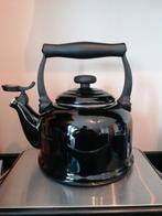 Zwarte Fluitketel van Le Creuset, inhoud 2,1 liter., Huis en Inrichting, Keuken | Keukenbenodigdheden, Ophalen of Verzenden, Zo goed als nieuw