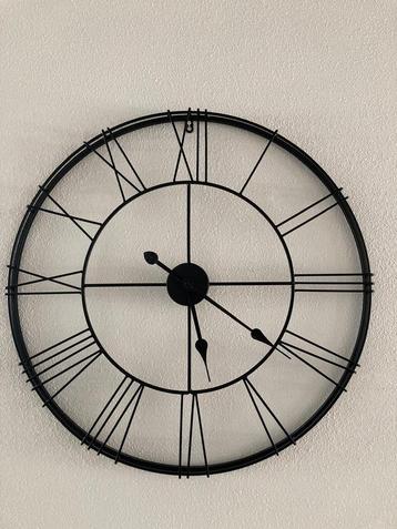 70cm Wandklok met Romeinse Cijfers beschikbaar voor biedingen