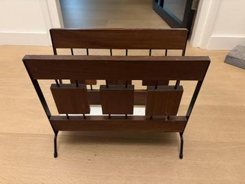 Retro houten metalen tijdschriftenrek jaren 60/70 beschikbaar voor biedingen